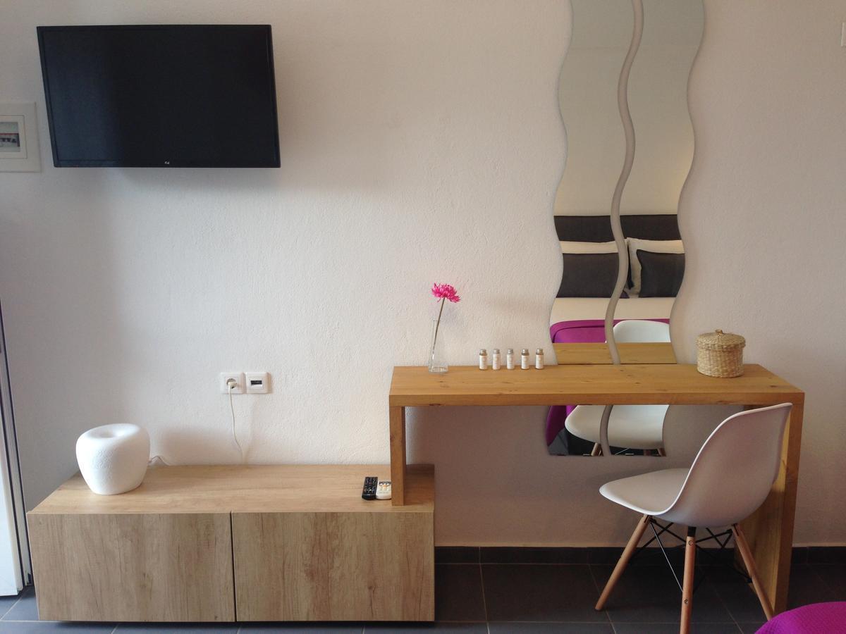 Philoxenia Suites Vrasná Exteriör bild